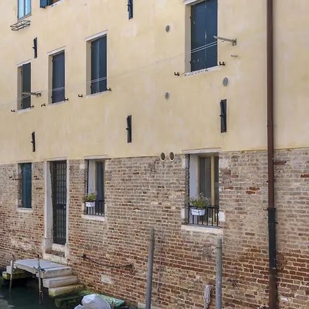 Ca' Fettier Canal View شقة